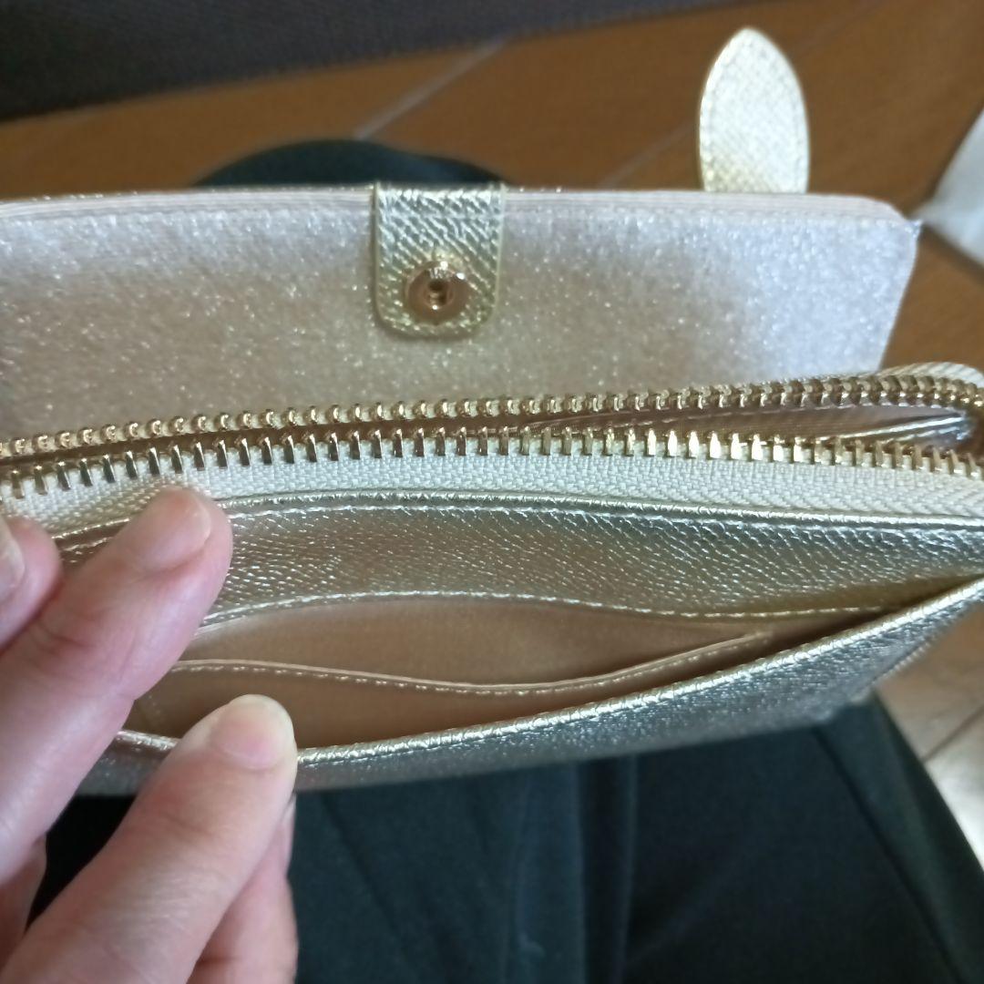 ディノスの牛革ミドルウォレット シャンパンゴールド