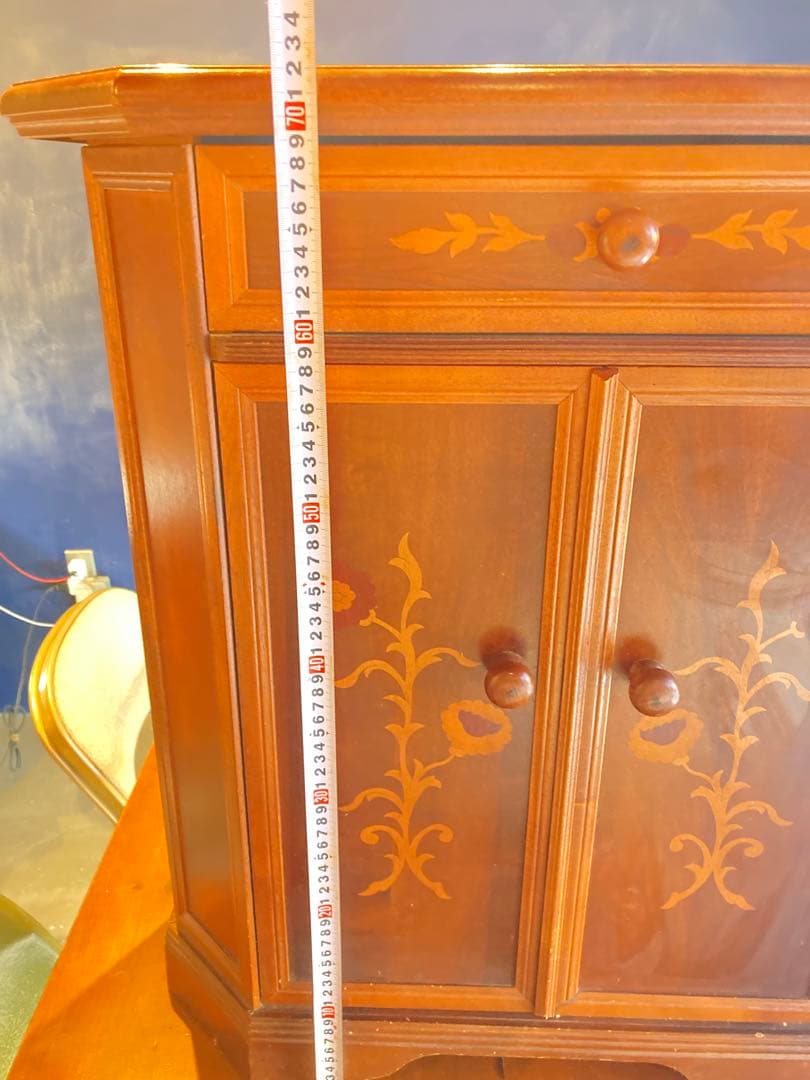 フラワーインレイ木製キャビネット