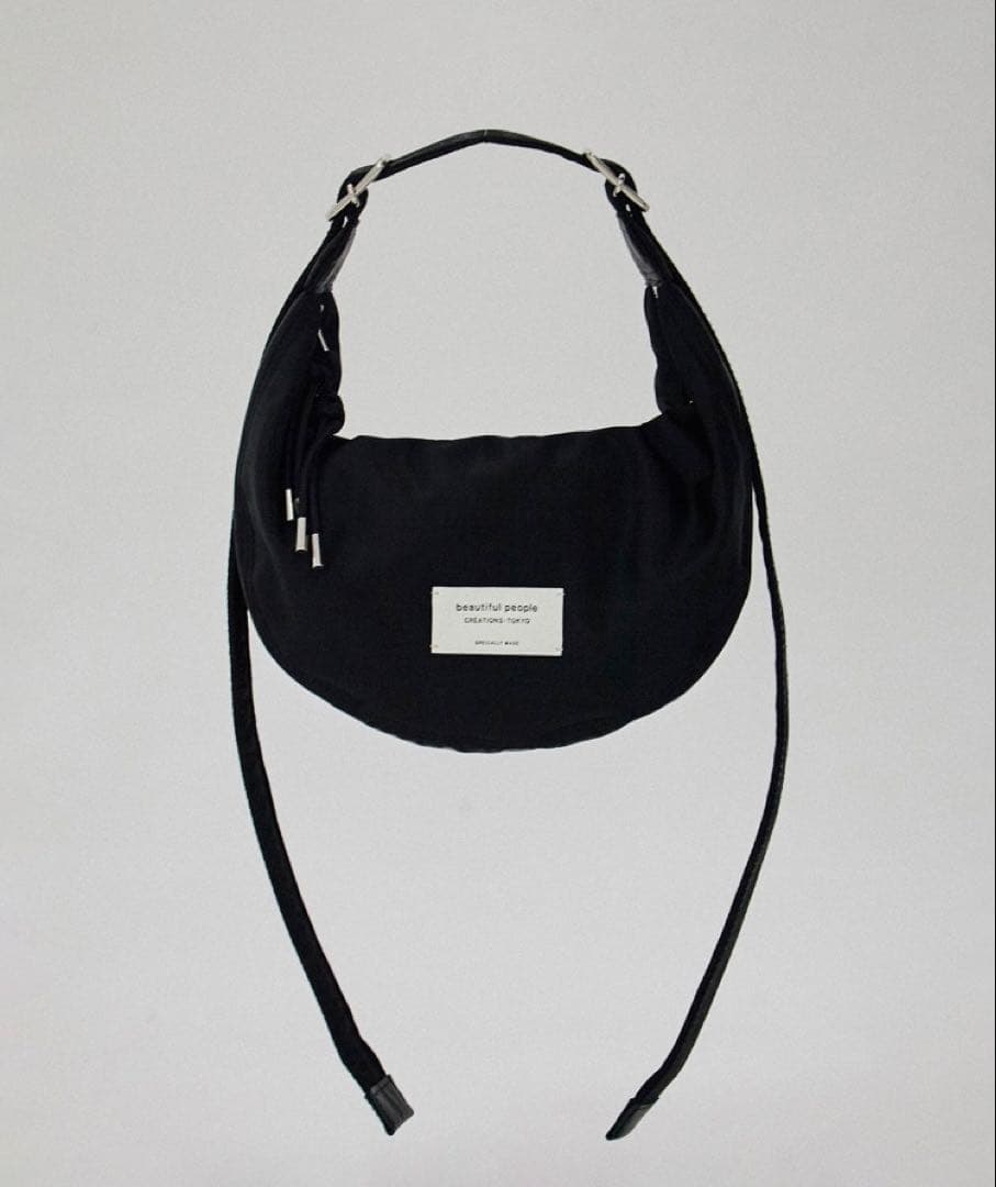 beautiful people×STUDIOUSナイロンムーンショルダーバッグ