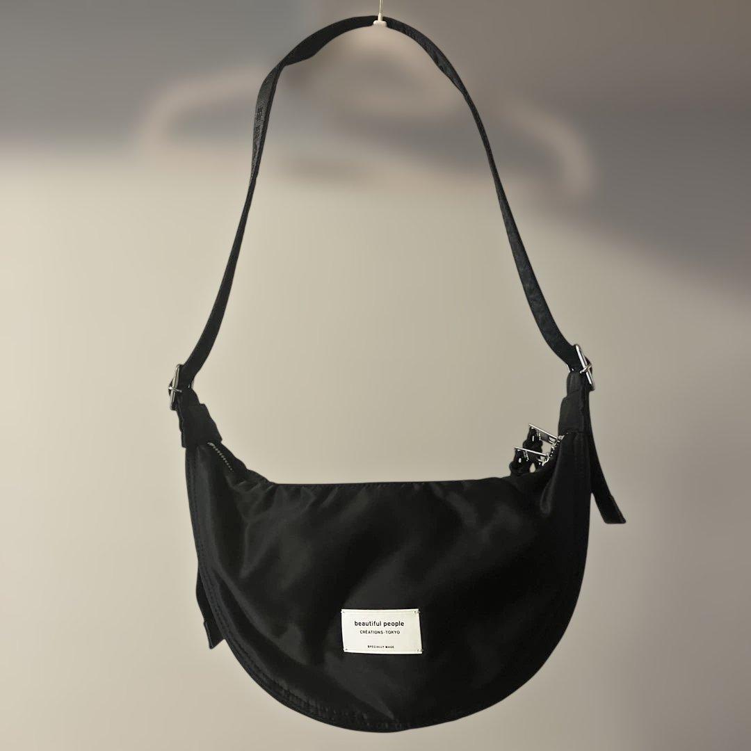 beautiful people×STUDIOUSナイロンムーンショルダーバッグ