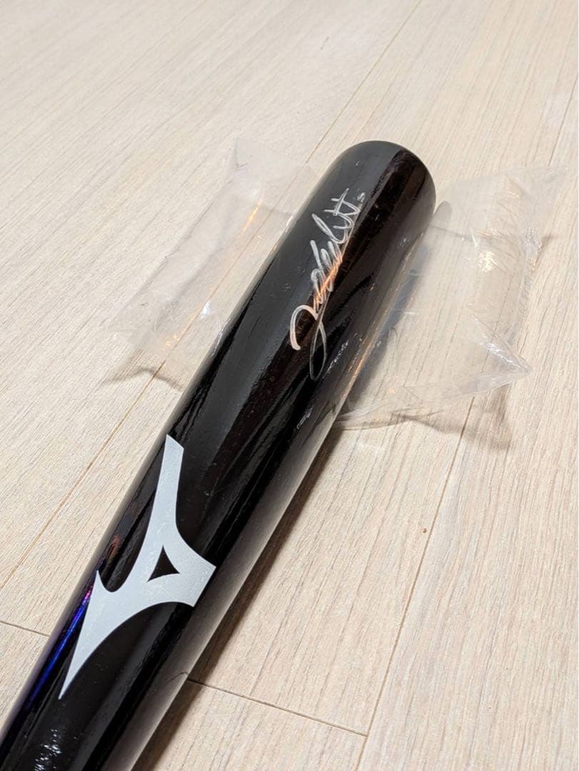 T-岡田 直筆サイン入りバット
