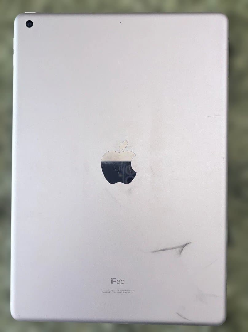 iPad 第8世代 Wi-Fi 128GB （純正キーボード、ペンシル付）