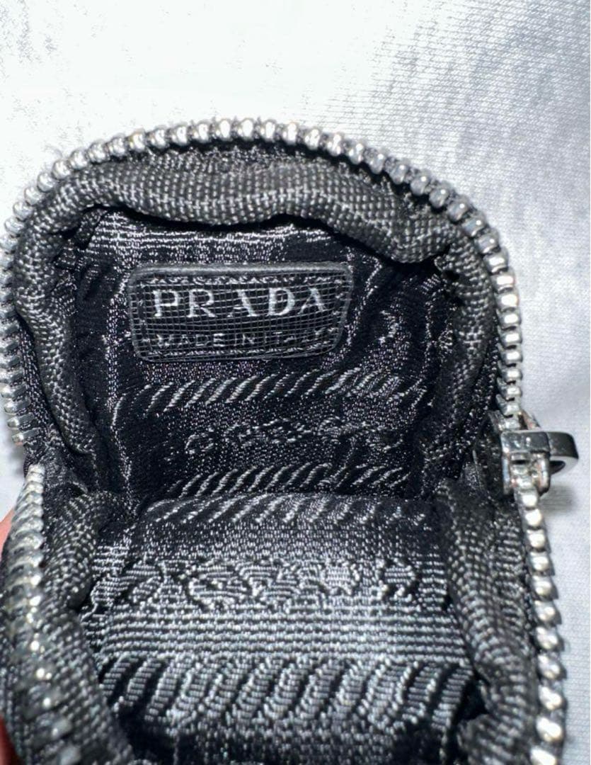 PRADA ブラック ナイロン ファスナー付ポーチ