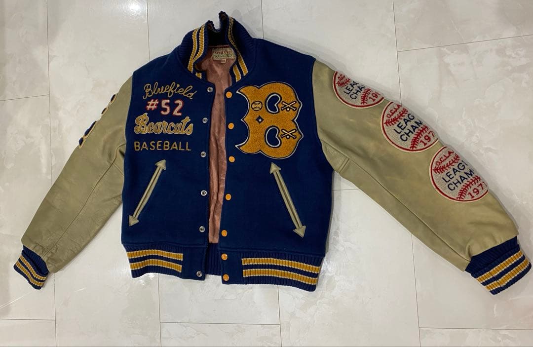 スタジャン 青・ベージュ刺繍入り