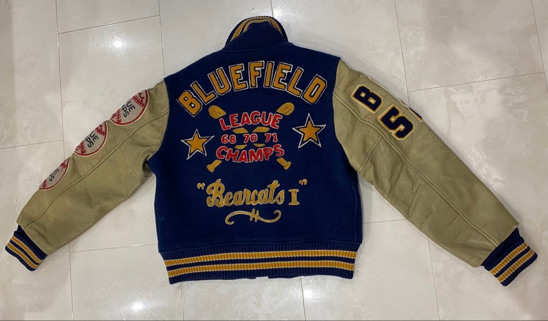 スタジャン 青・ベージュ刺繍入り