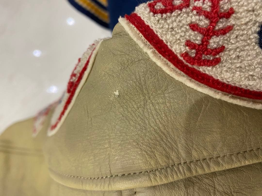 スタジャン 青・ベージュ刺繍入り