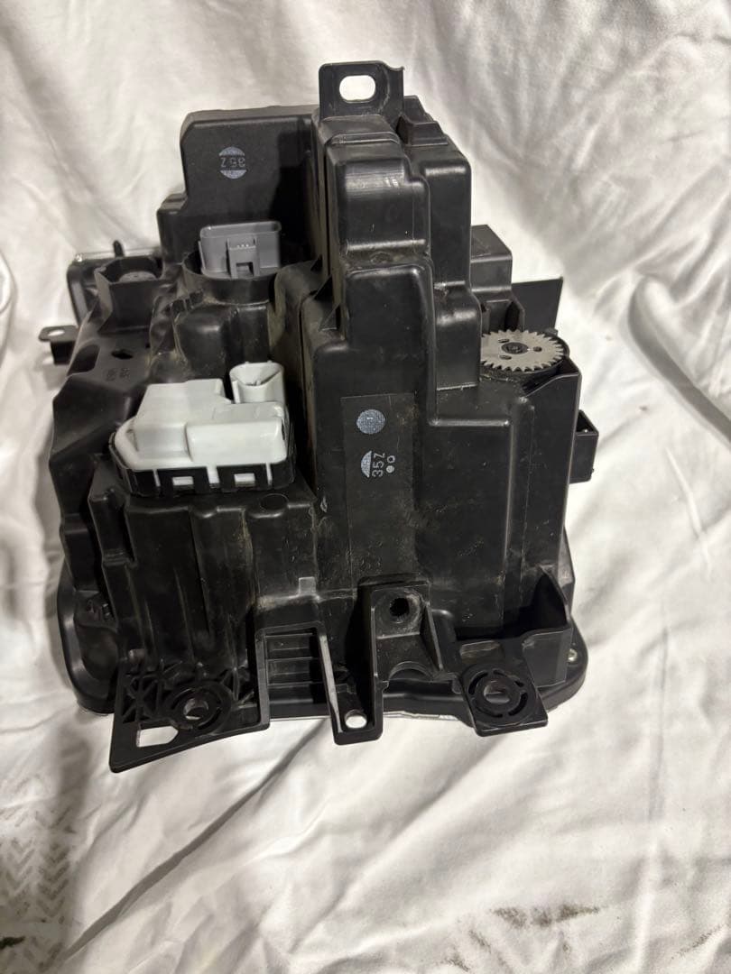 いすゞエルフ右LED ヘッドライトNPR88AM