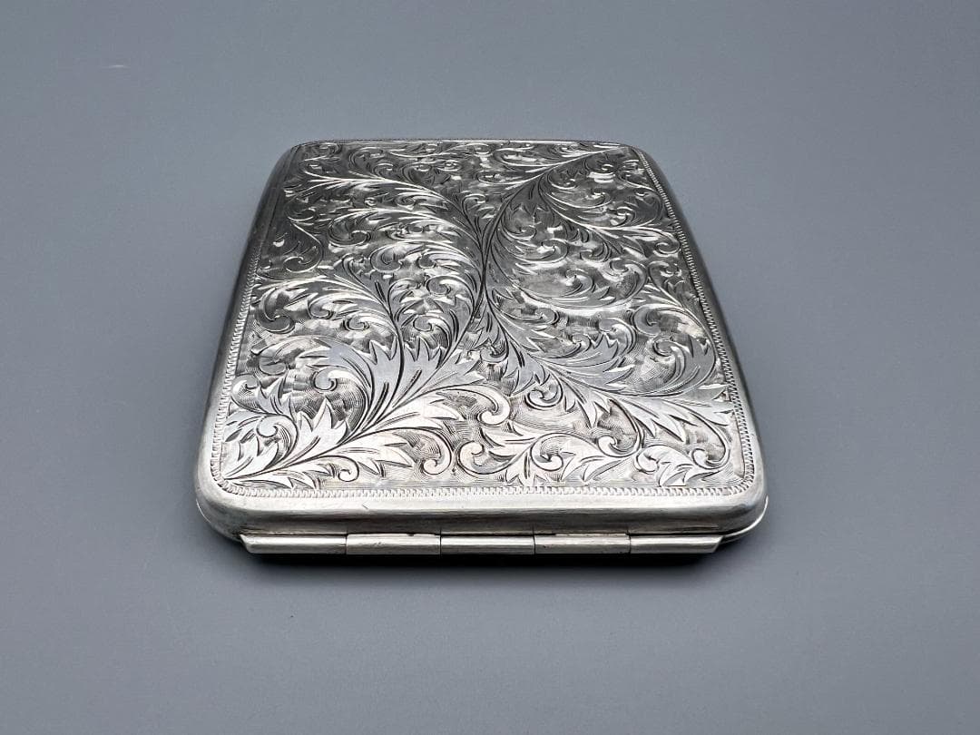 銀製　シガレットケース　唐草文　両面手彫　煙草入れ　タバコケース 　重量125g