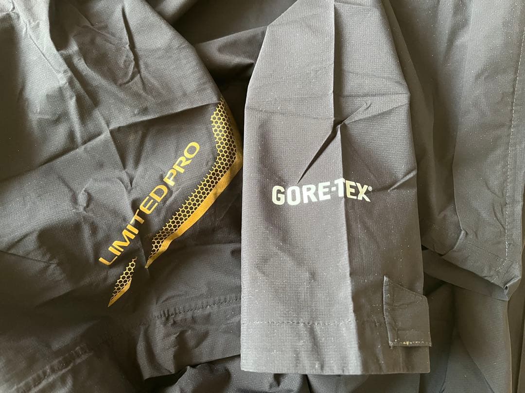 Shimano リミテッドプロ ゴアテックス レインジャケット（ショート）