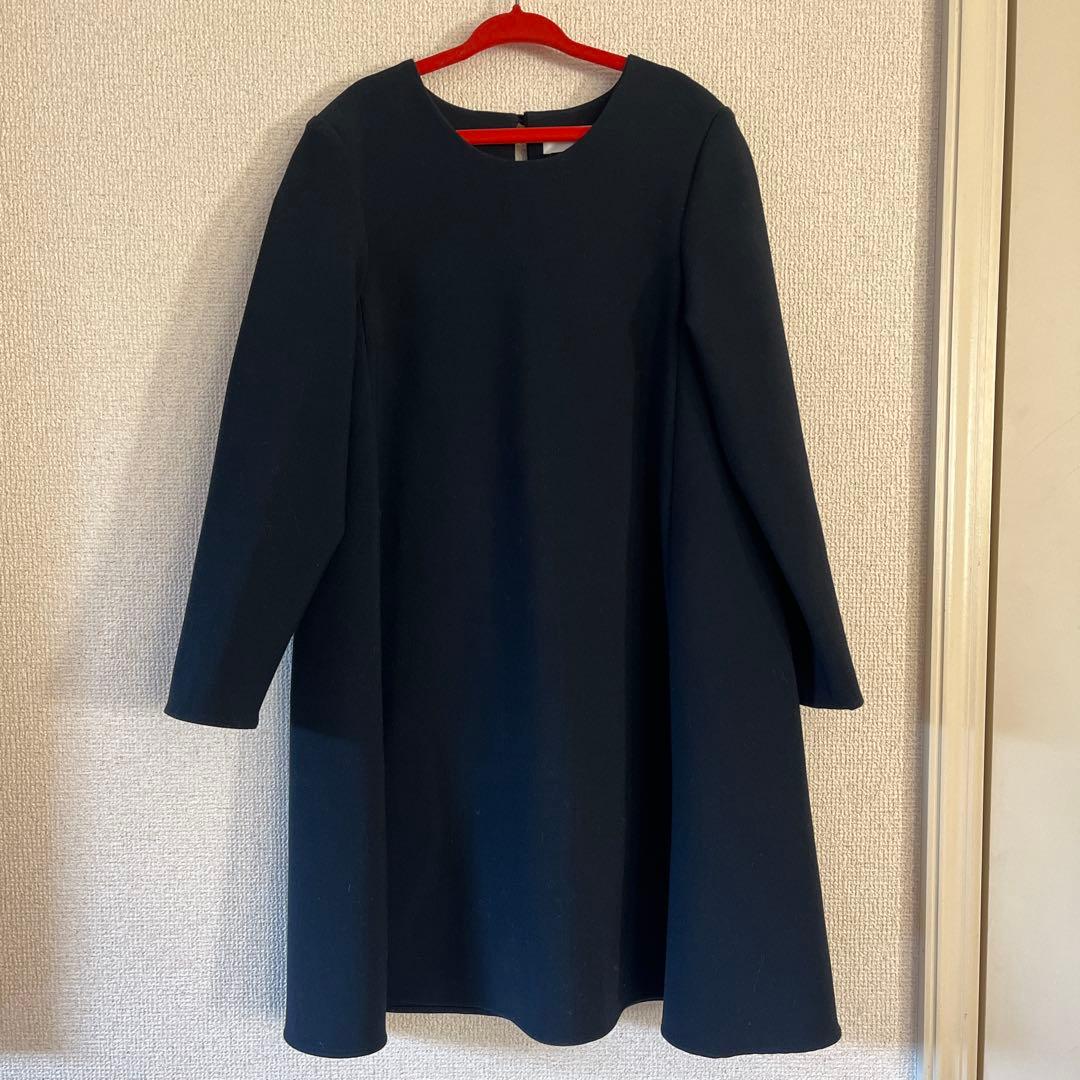 紺色のAラインワンピース 長袖 バックパール装飾付き130〜140