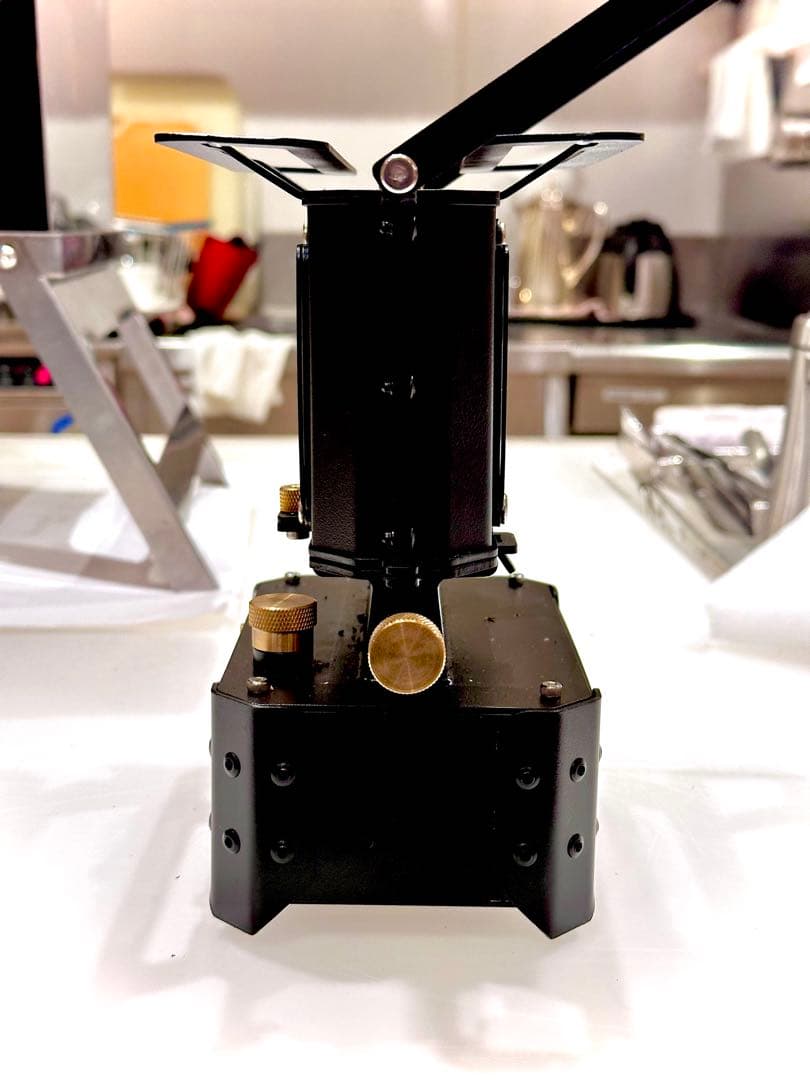 FUTURE FOX 窓付き パラフィンオイル アイロンストーブ　黒