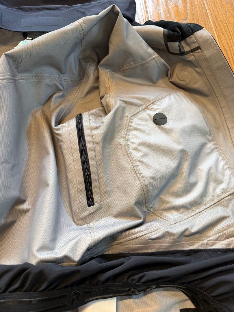 ピークパフォーマンス　スキーウェア　メンズ