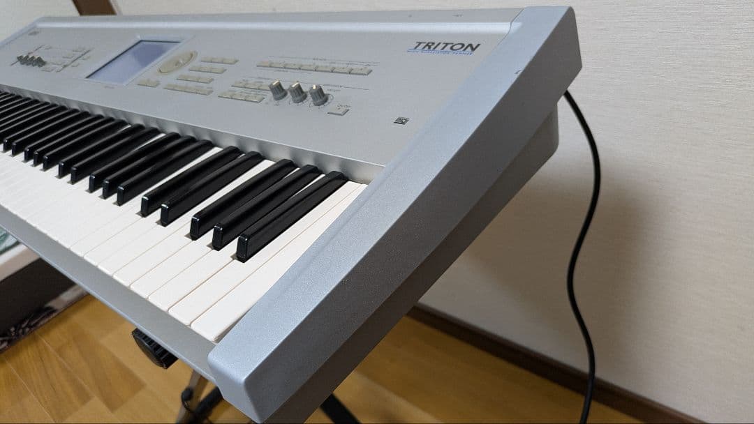 KORG TRITON CLASSIC 61鍵+純正ダンパーペダル付属
