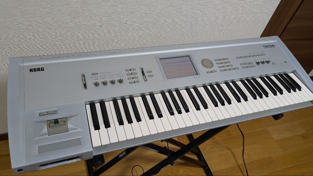 KORG TRITON CLASSIC 61鍵+純正ダンパーペダル付属