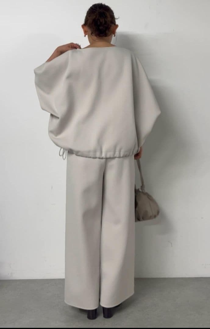 2.2万　今季新品　ビアズリー　リップルダンボール トップス　グレージュ