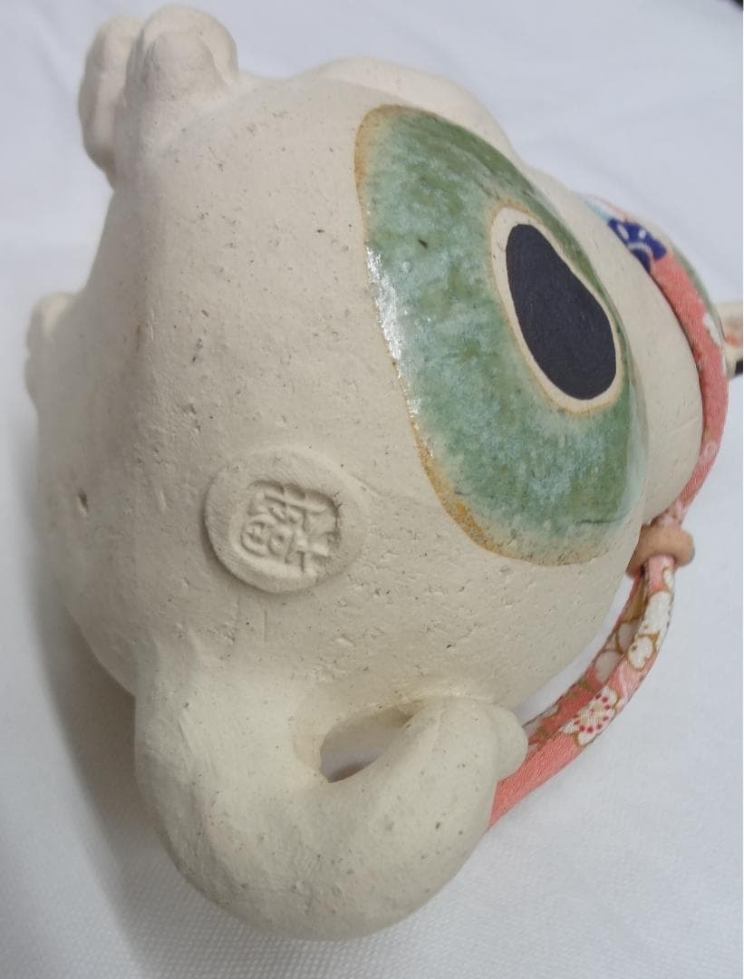 吉田一也作　ねむり招き猫　陶器置物