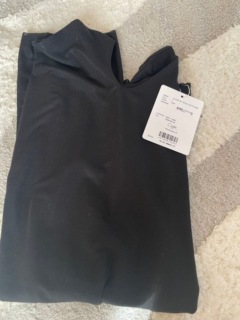 シーニュ　 ⭐︎早い者勝ち⭐︎ショルダーオープンカットオフＴ