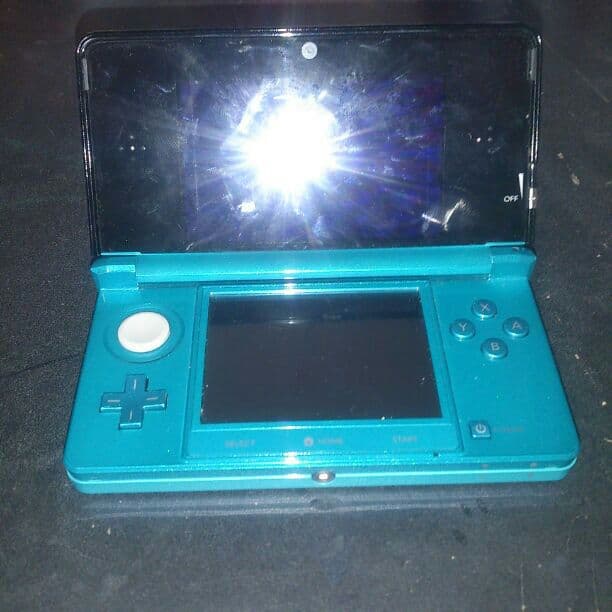 3DSとカセットと充電器付き