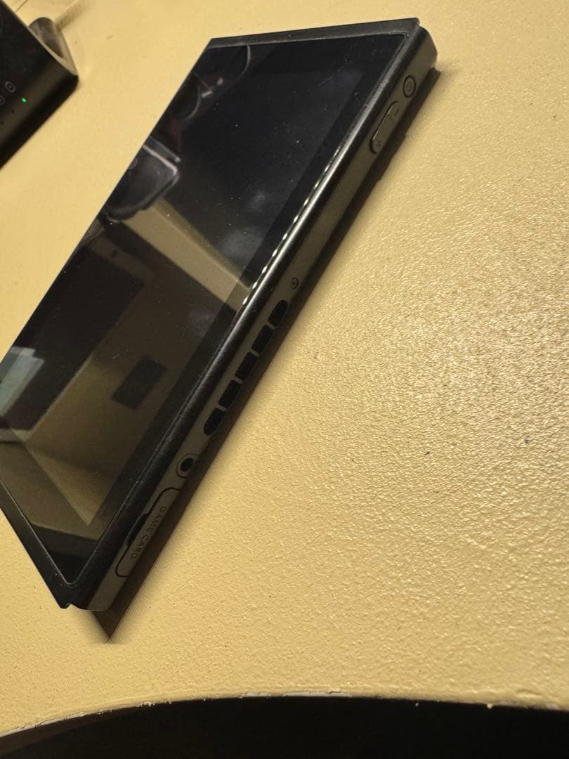 Nintendo Switch 本体 ブラック　背面擦り傷あり