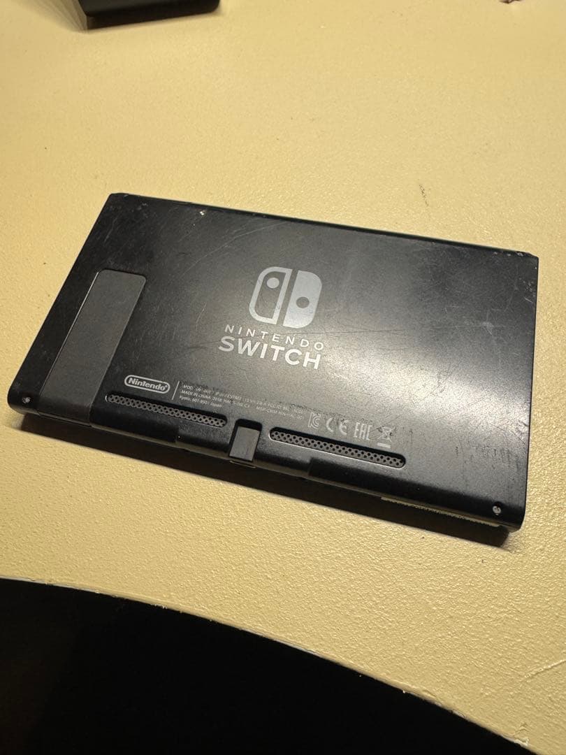 Nintendo Switch 本体 ブラック　背面擦り傷あり