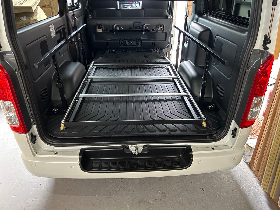 Hiro打ち合わせページ ハイエーススライドフロア 引手ポール、黒フェルト