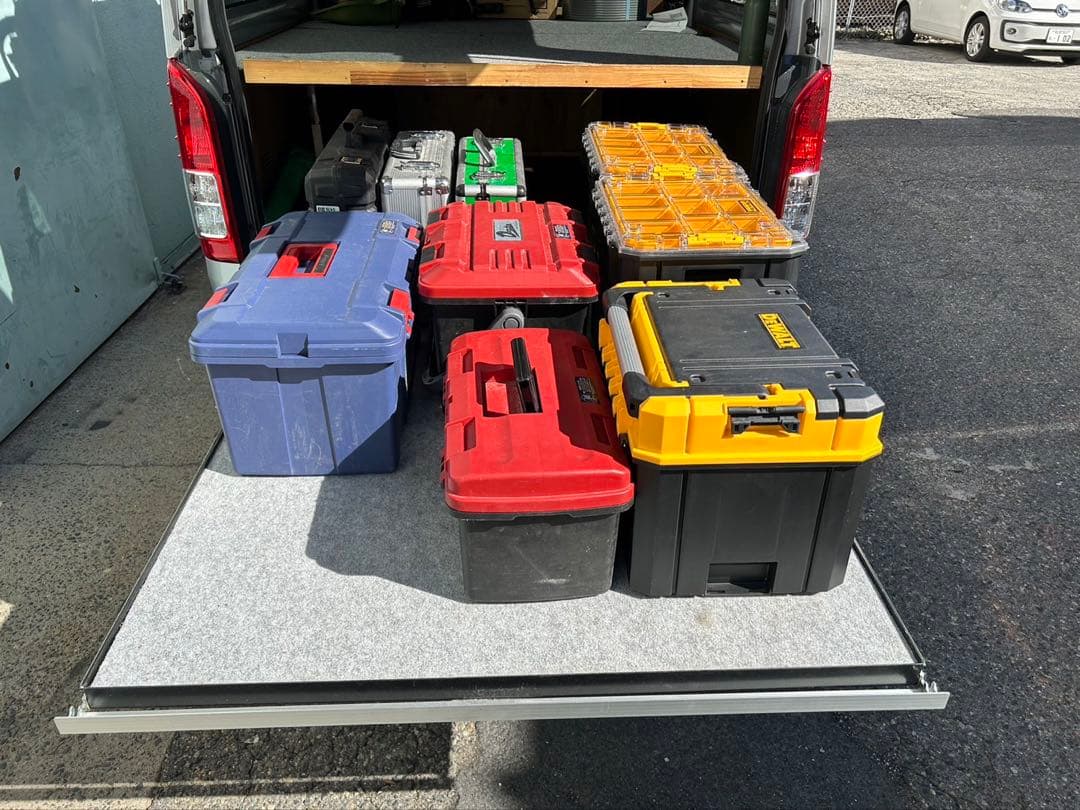 Hiro打ち合わせページ ハイエーススライドフロア 引手ポール、黒フェルト