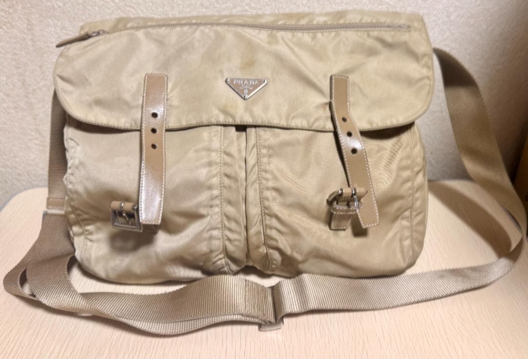 本日限り⭐️PRADA⭐️惜しみなく使える、普段着で持つベージュショルダー