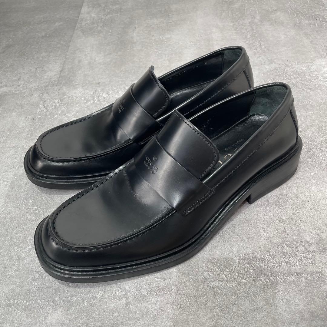 GUCCI グッチ エンボスロゴ ローファー レザー　1101465