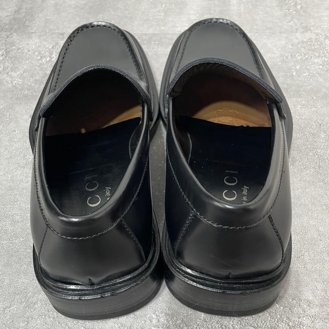 GUCCI グッチ エンボスロゴ ローファー レザー　1101465