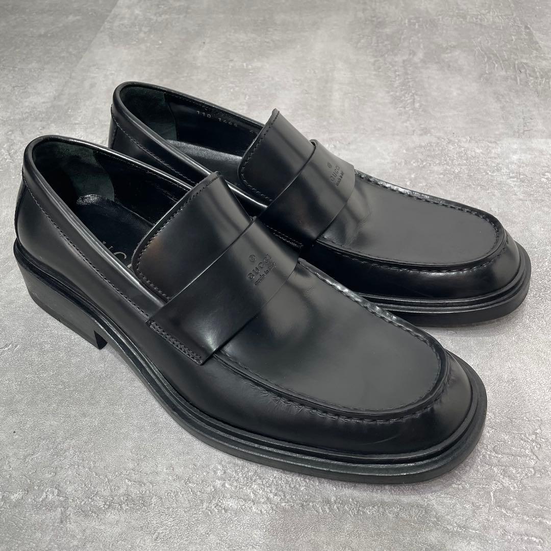 GUCCI グッチ エンボスロゴ ローファー レザー　1101465