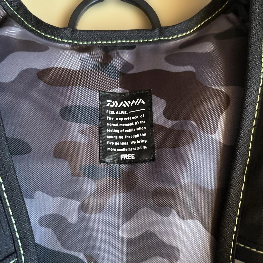 美品 ダイワ ライトフロートゲームベスト DF-6406 フリーサイズ