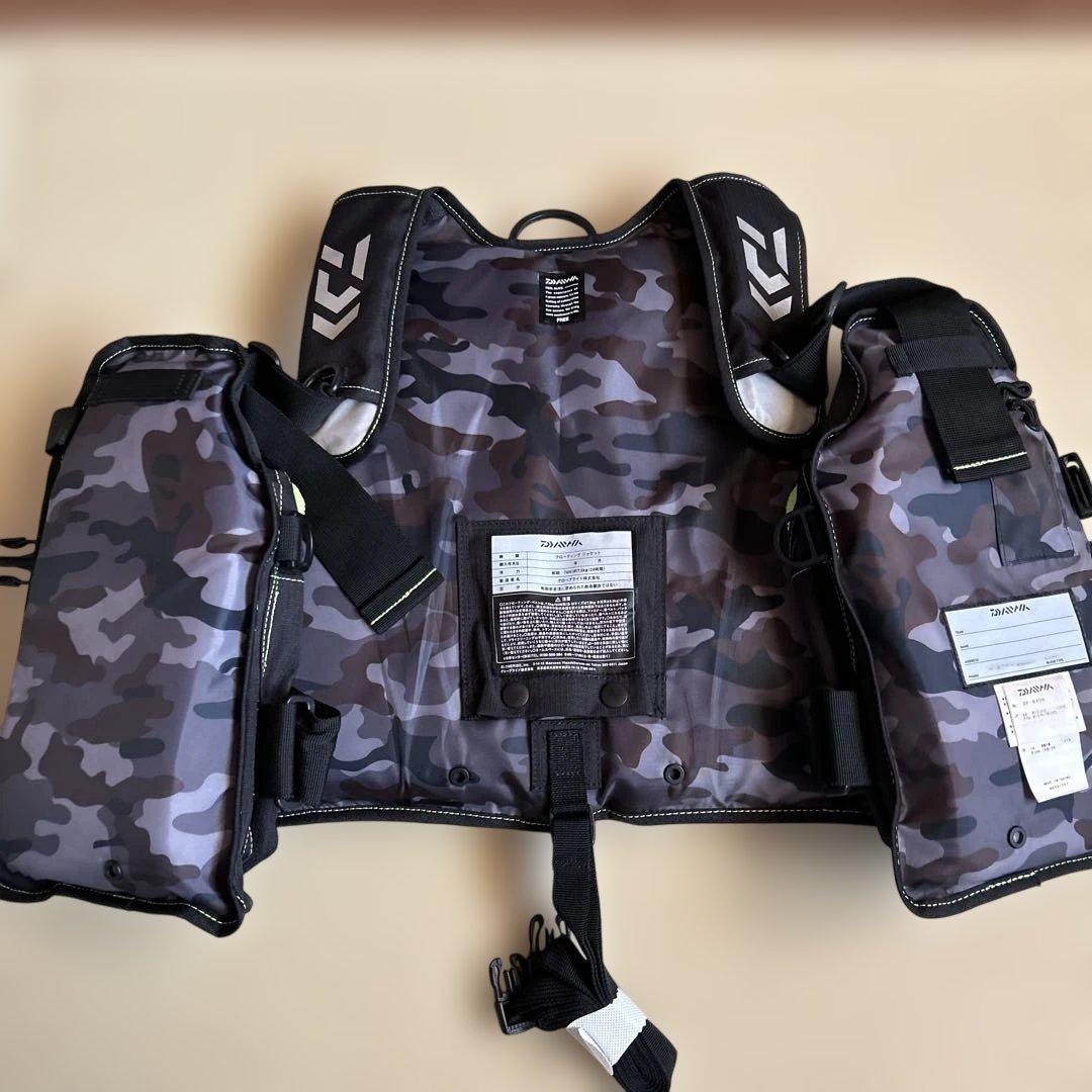 美品 ダイワ ライトフロートゲームベスト DF-6406 フリーサイズ