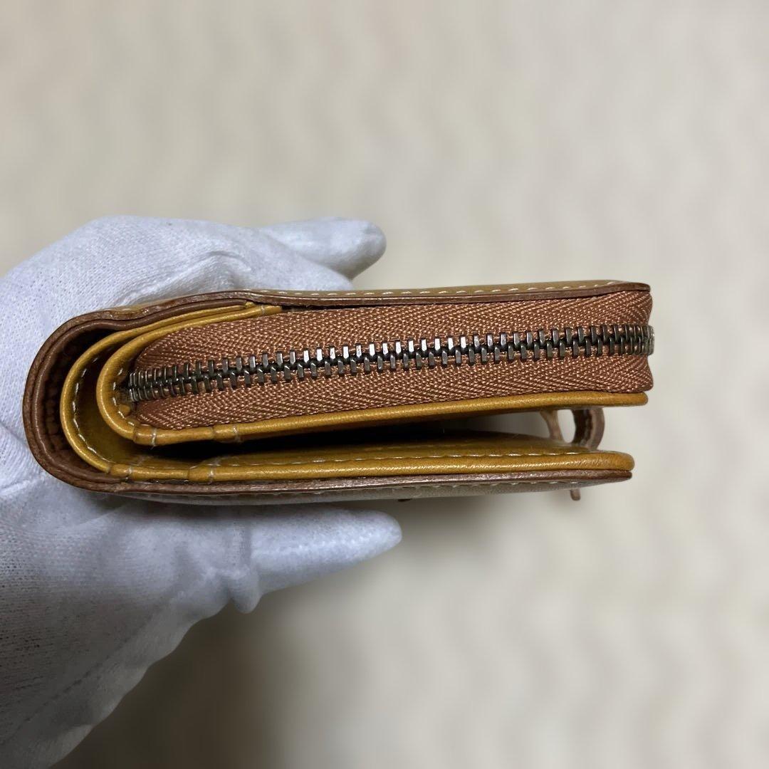 (美品) genten ゲンテン　カットワークレザー　二つ折り財布　オシャレ