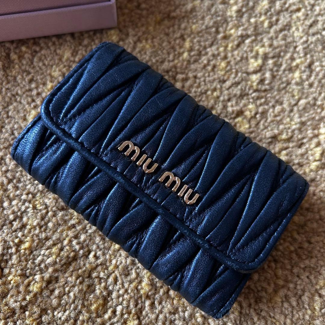 miu miu ブラック レザー キーケース