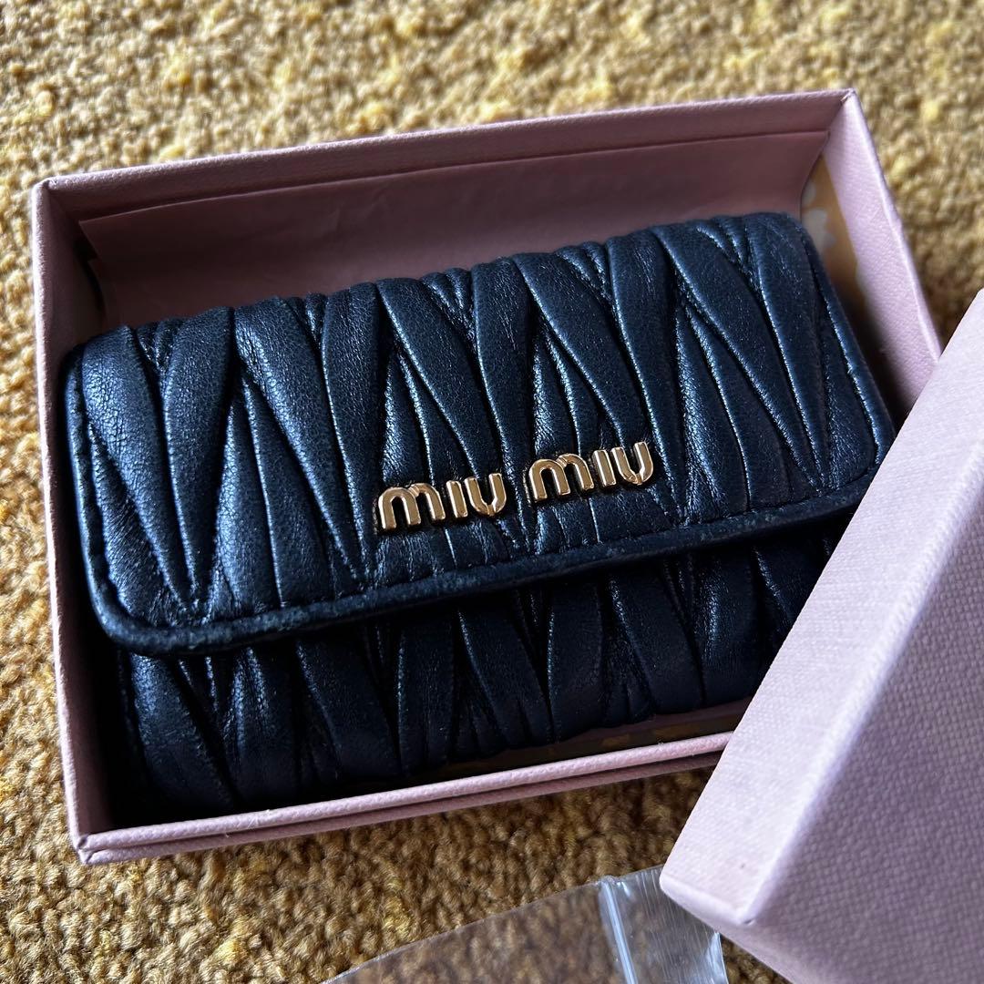 miu miu ブラック レザー キーケース