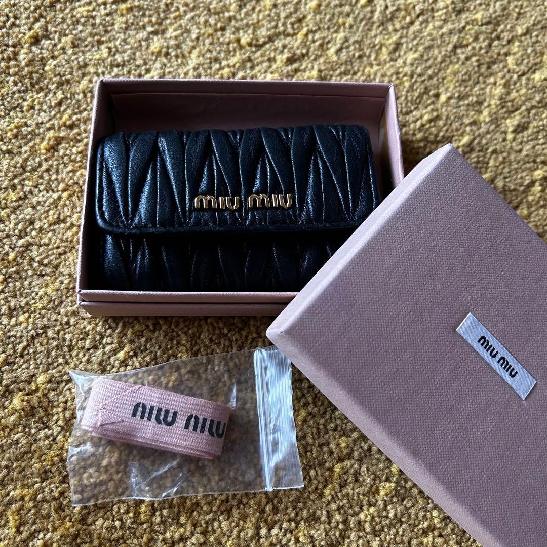 miu miu ブラック レザー キーケース
