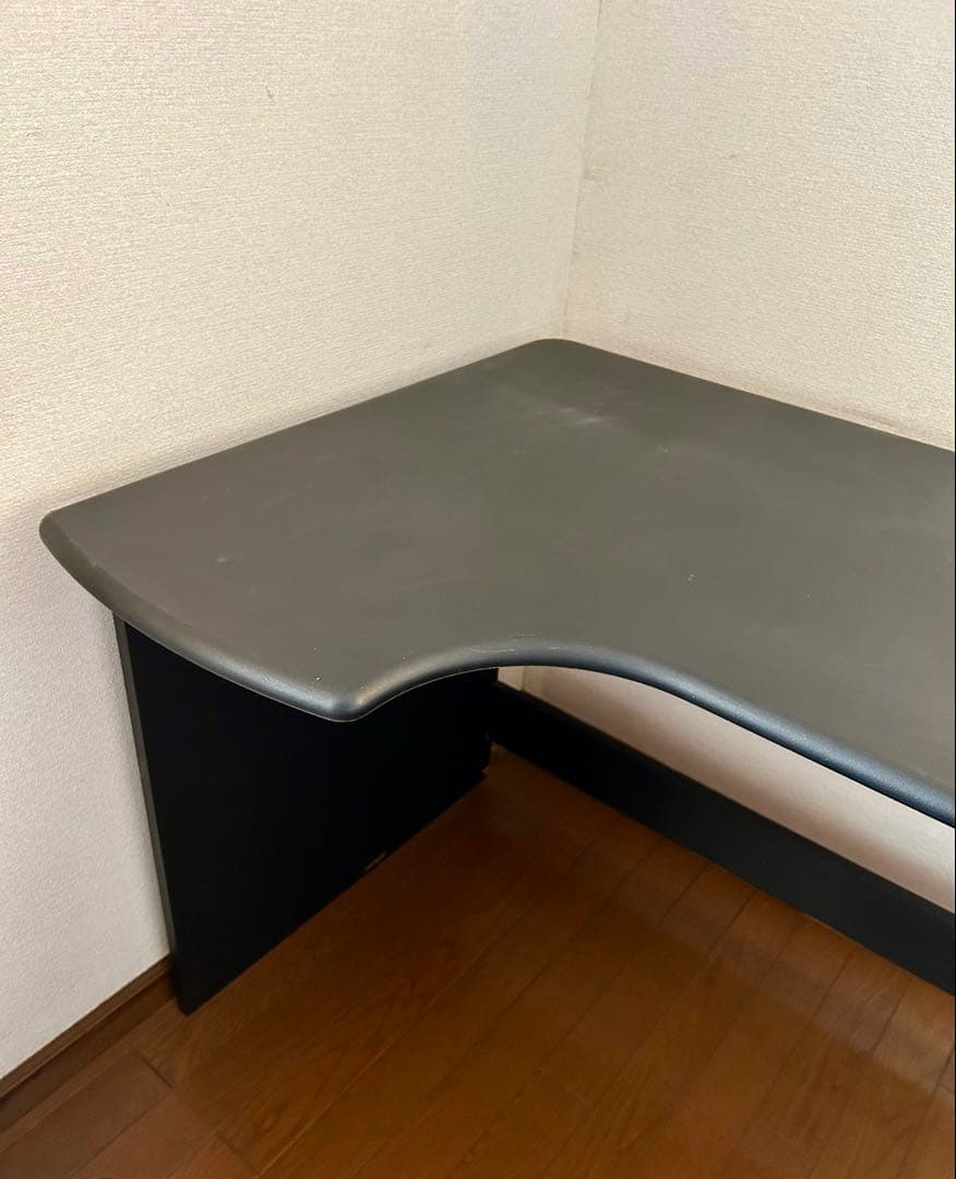 黒い　デスク　パソコンデスクにも。
