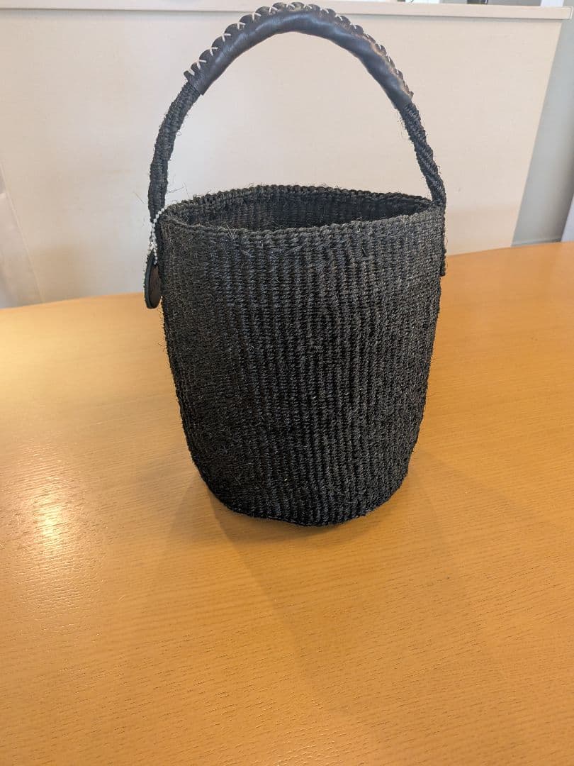 今だけ大セール!!meong blueかごバッグ