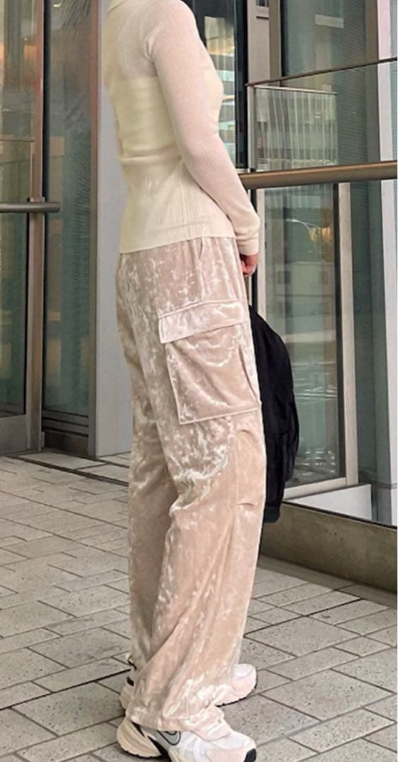 完売 emmi ベロアカーゴパンツ LBGE