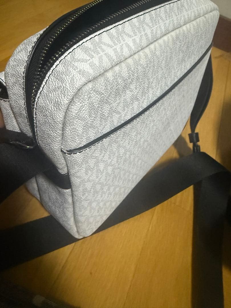 COOPER フラップ カメラバッグ - MKシグネチャー　マイケルコース