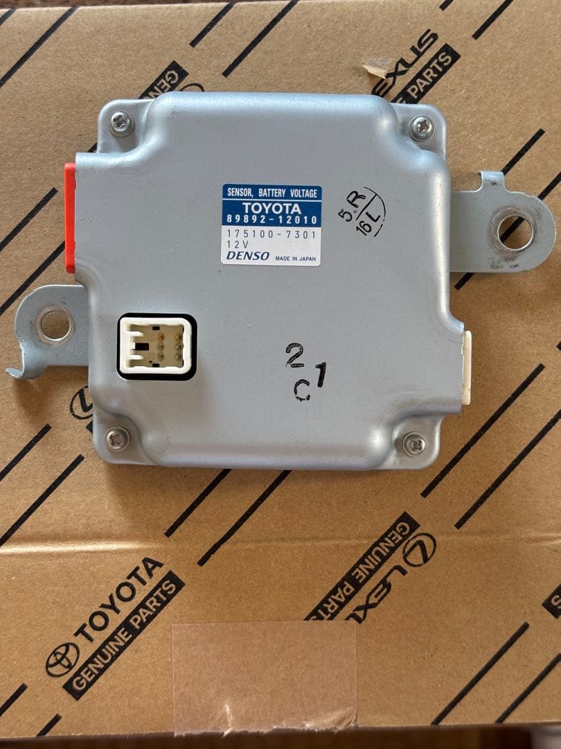 トヨタ ノア80 ハイブリッド ボルテージセンサー 89892-12010