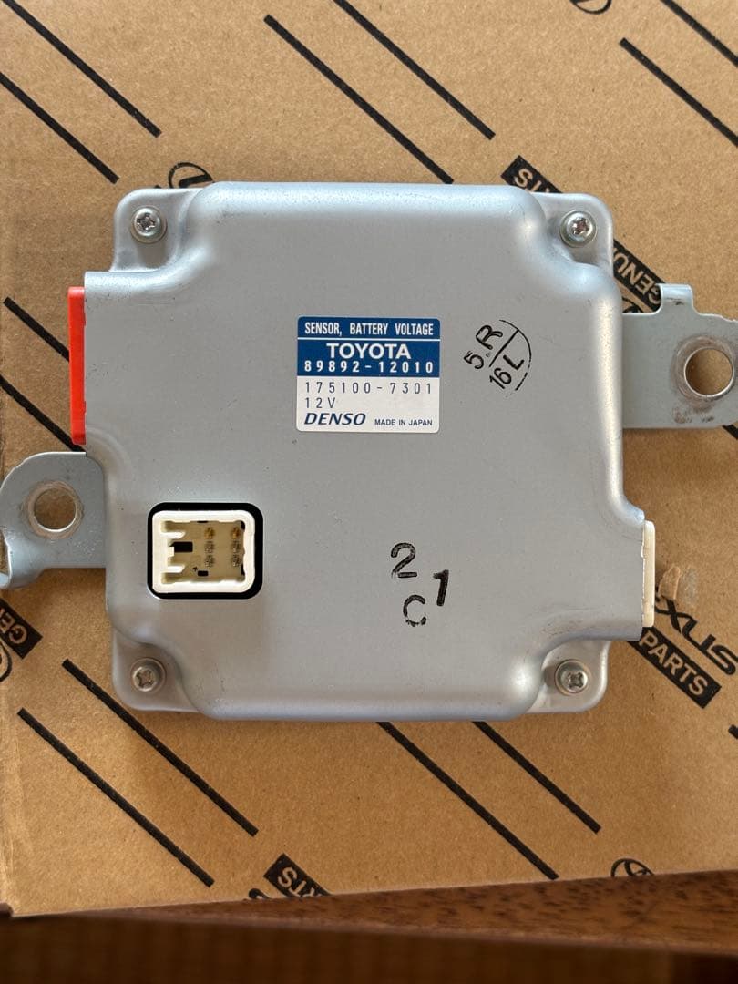 トヨタ ノア80 ハイブリッド ボルテージセンサー 89892-12010