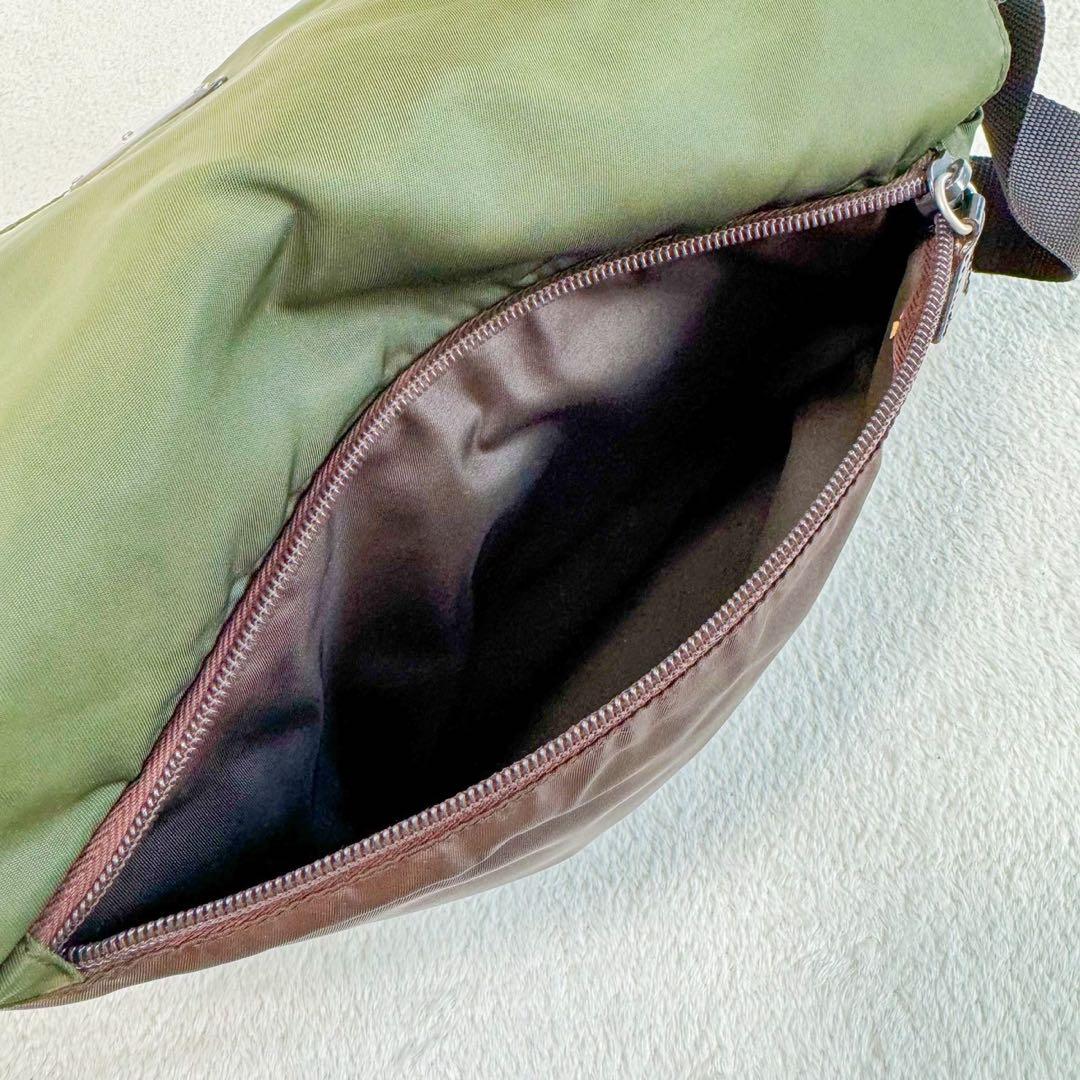 美品 PRADA プラダ ショルダーバッグ メッセンジャーバッグ 三角プレート