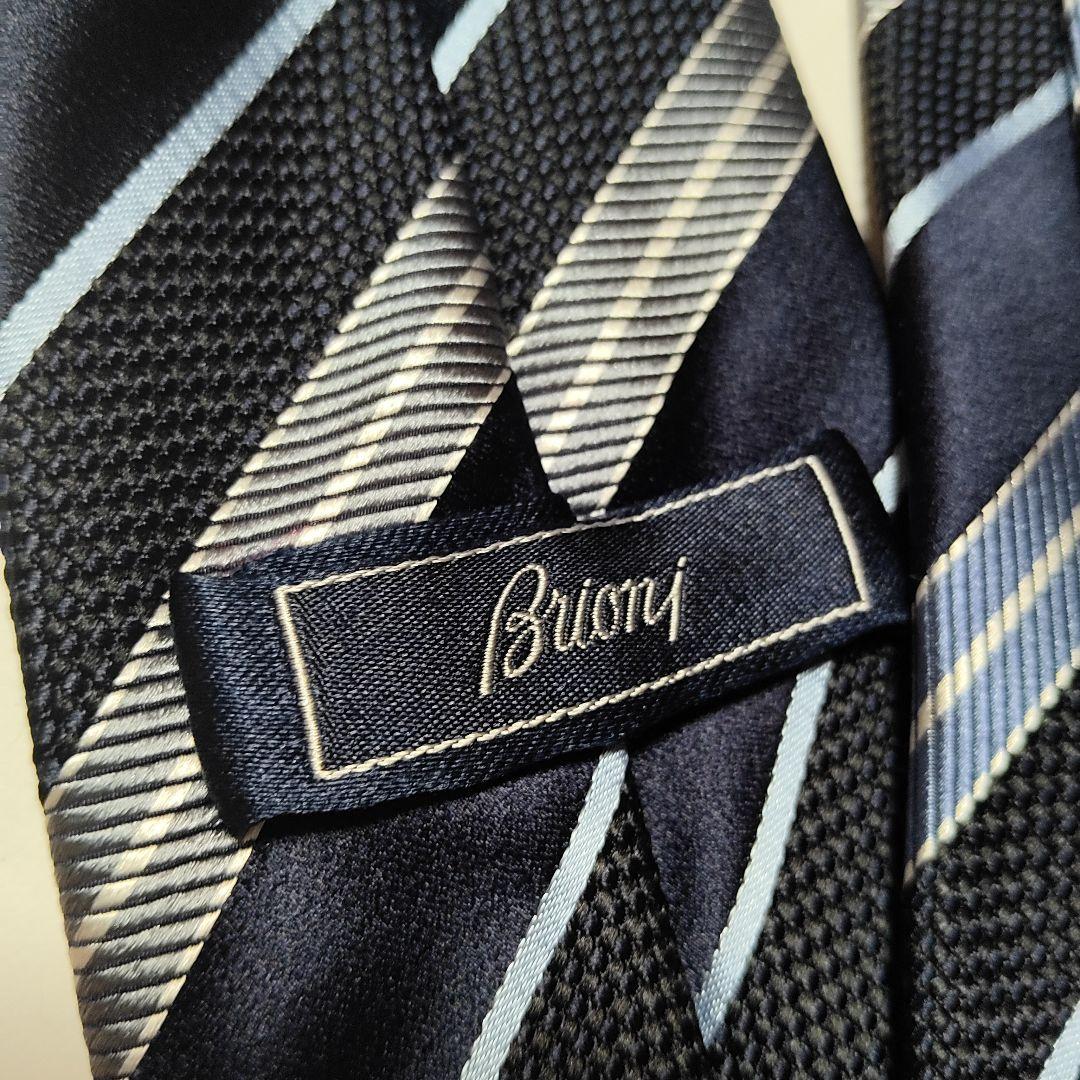 Brioni ネイビー 　レジメンタルネクタイ　オシャレ　8センチ
