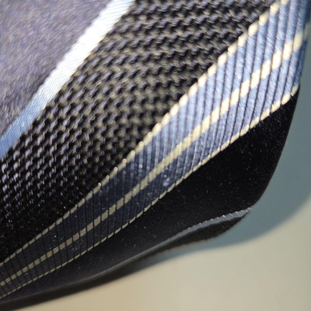 Brioni ネイビー 　レジメンタルネクタイ　オシャレ　8センチ