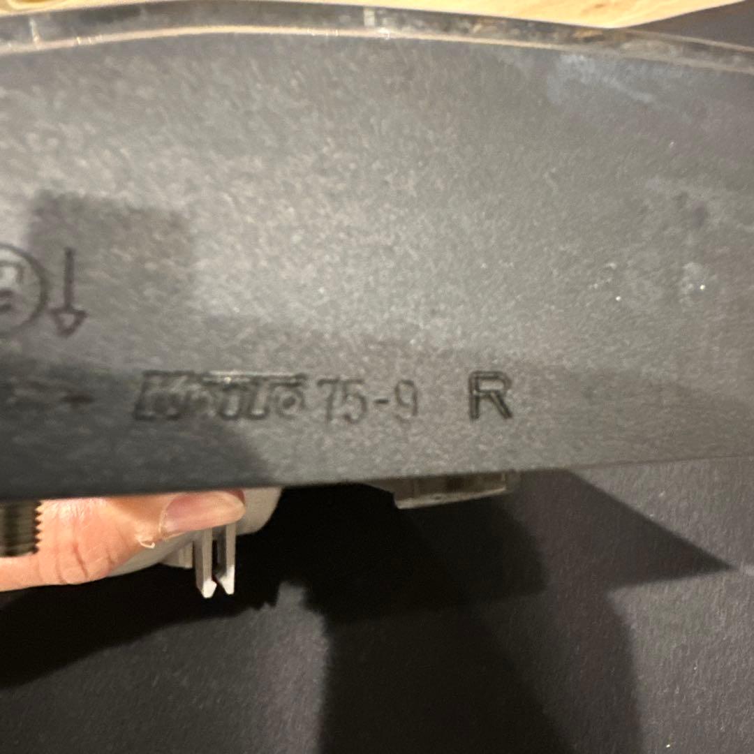 点灯ok HS250h[前期]右フィニッシャー ブレーキランプ　75-9R