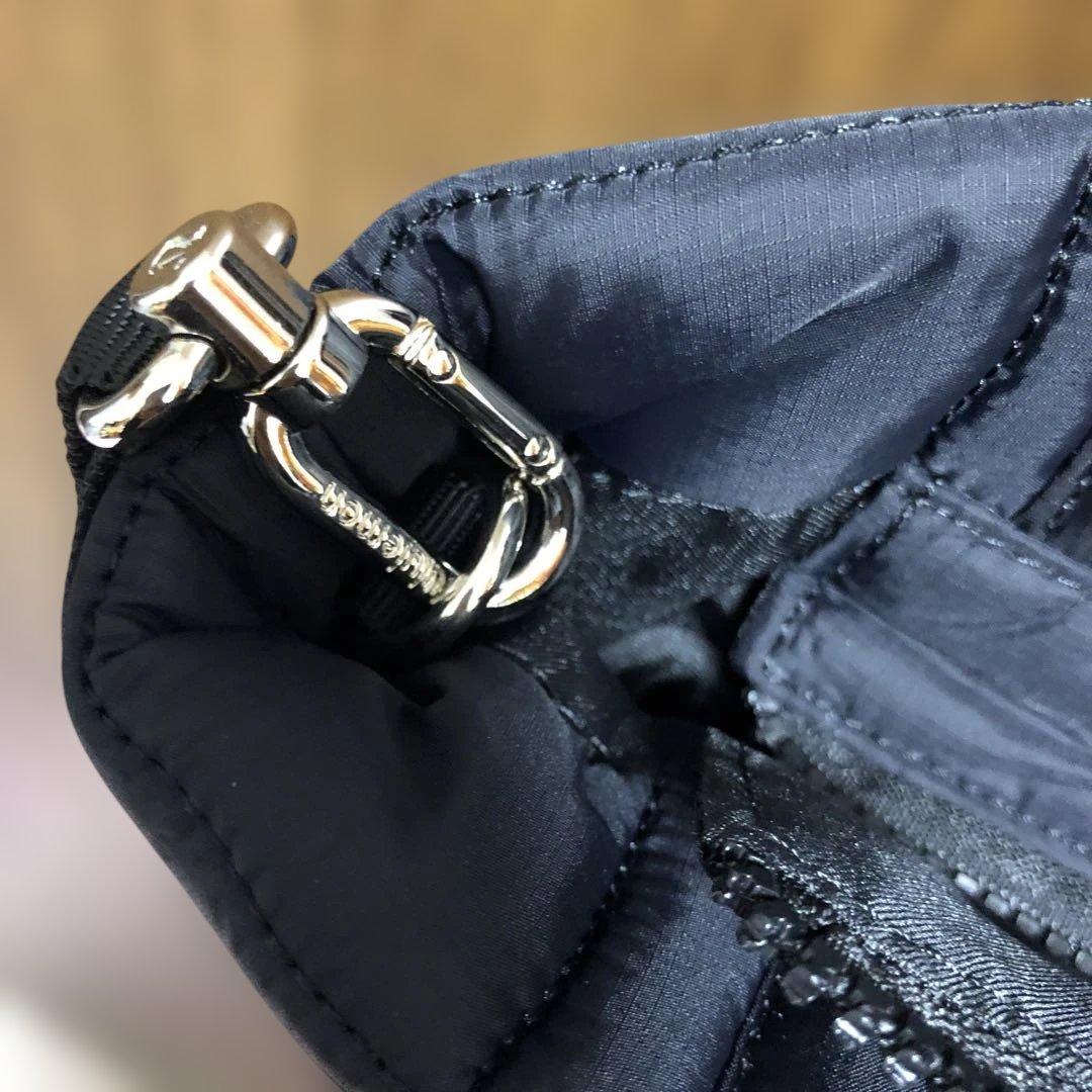 即決セール！ルルレモン　Lululemon 黒 ナイロンショルダーバッグ