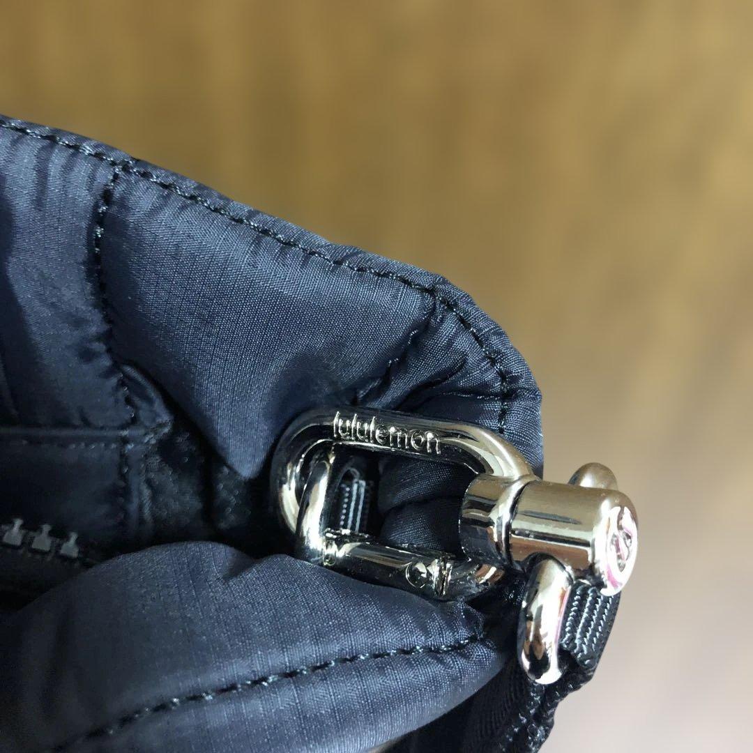 即決セール！ルルレモン　Lululemon 黒 ナイロンショルダーバッグ