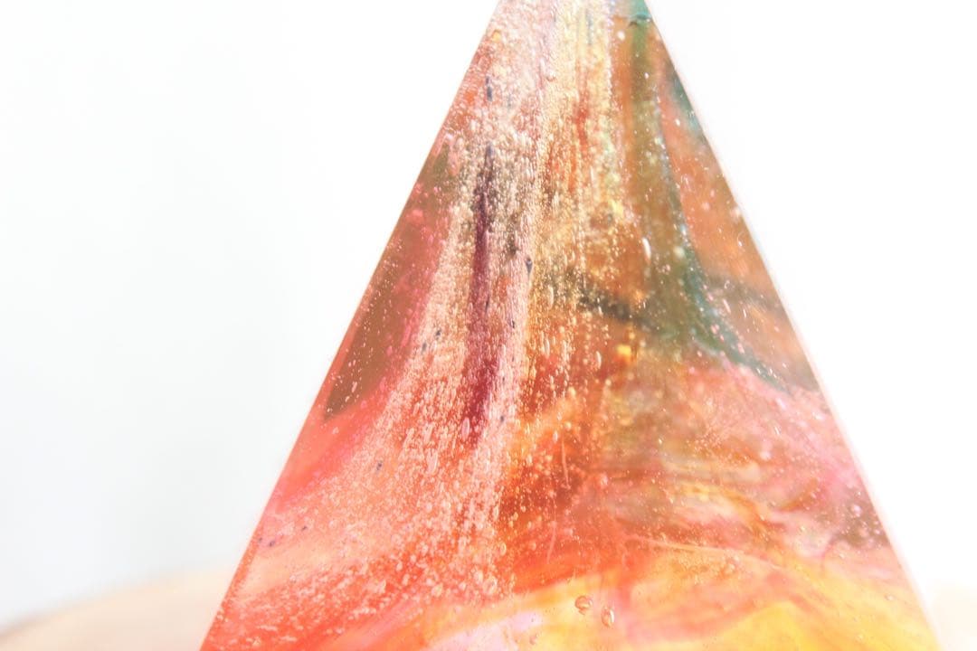 シエラネバダ産アンダラクリスタル　ピラミッド　マルチカラー