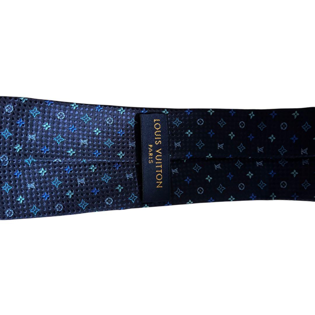 【未使用に近い】ルイヴィトン　LV ネクタイ　箱付き　ロゴ　ブルー